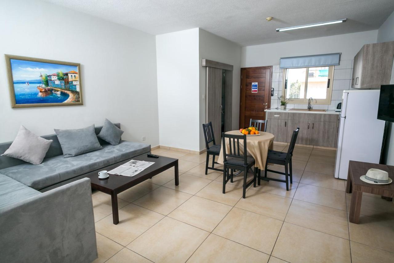 Crystallo Apartments Paphos Exterior foto