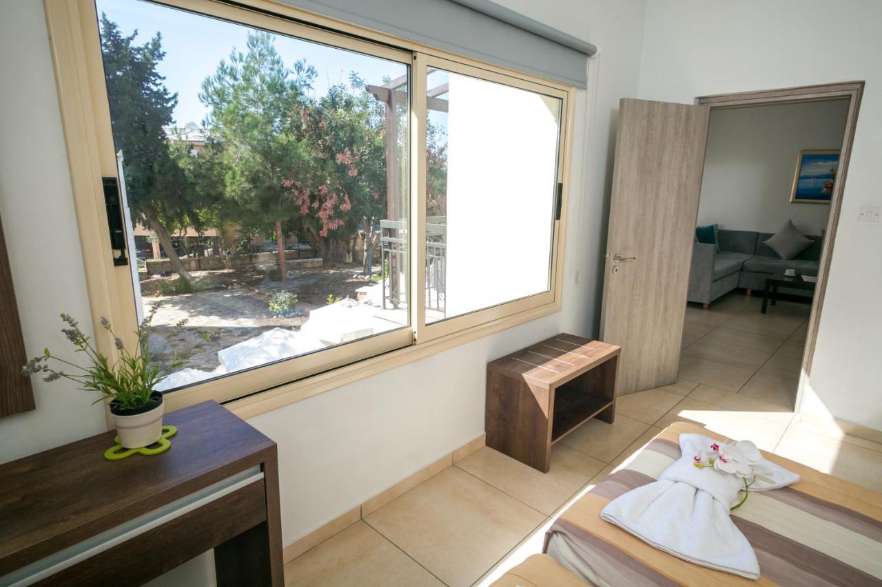 Crystallo Apartments Paphos Exterior foto