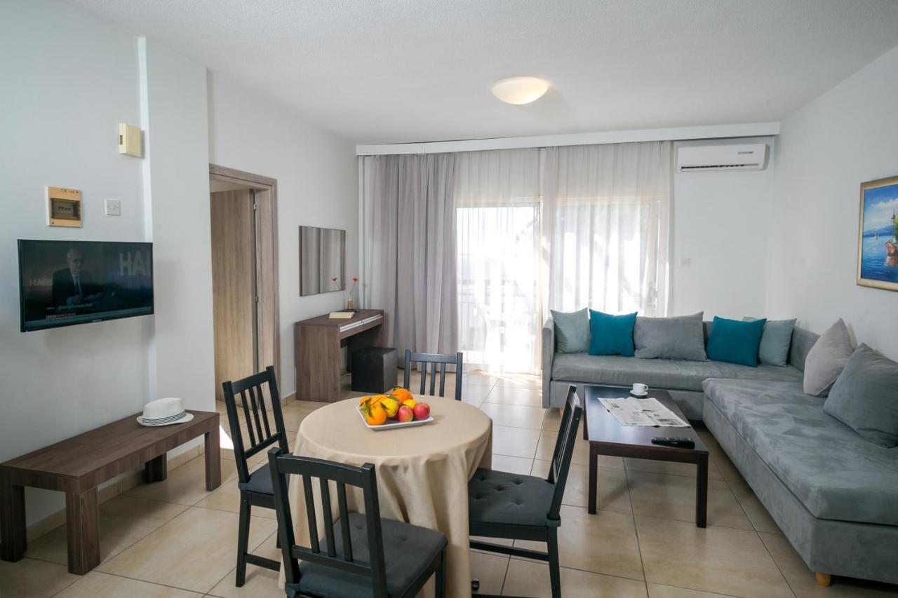 Crystallo Apartments Paphos Exterior foto