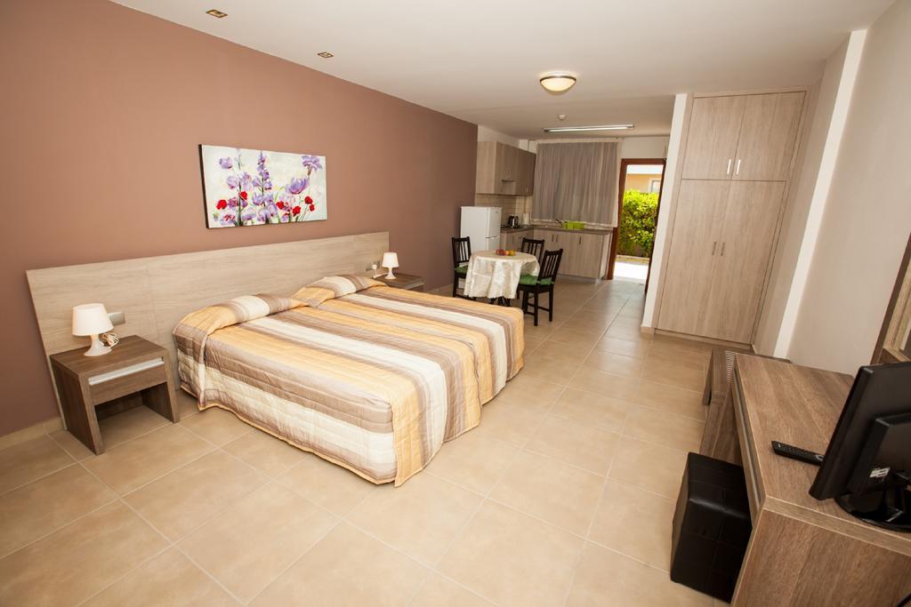Crystallo Apartments Paphos Exterior foto