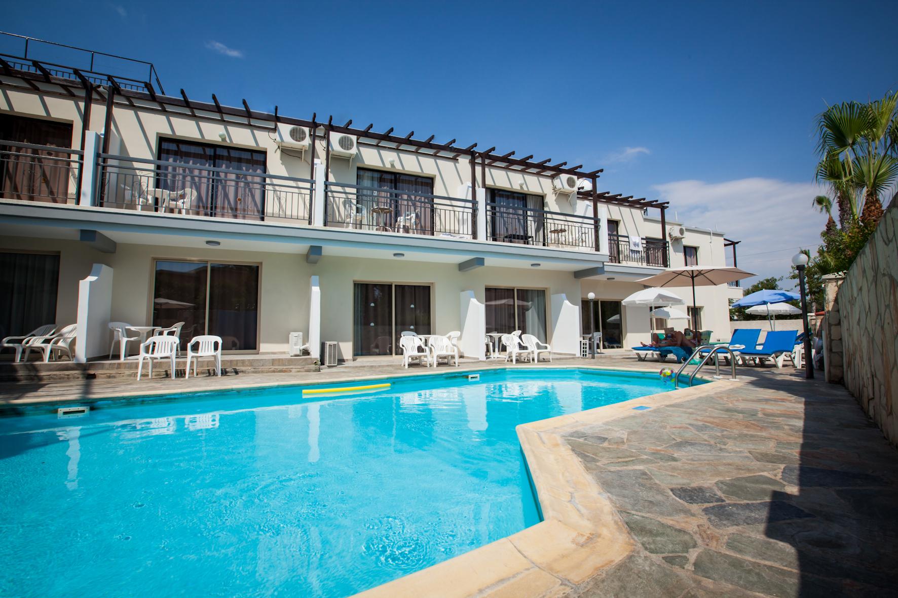 Crystallo Apartments Paphos Exterior foto