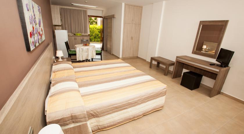Crystallo Apartments Paphos Exterior foto