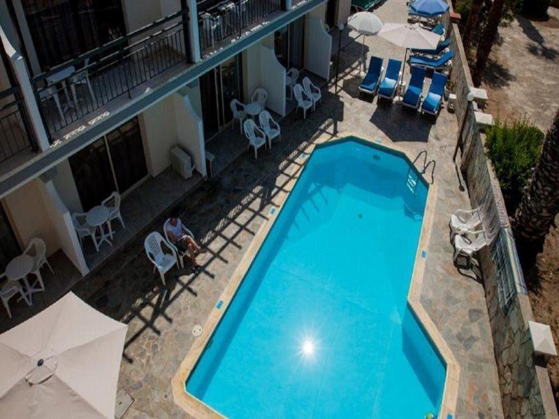 Crystallo Apartments Paphos Exterior foto