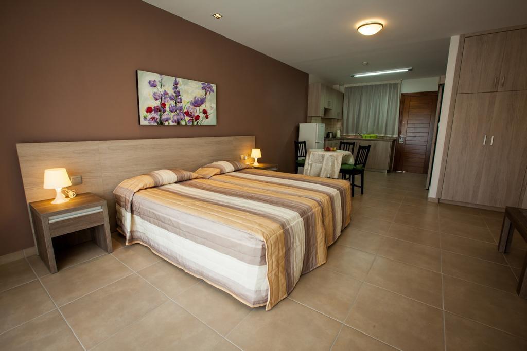 Crystallo Apartments Paphos Exterior foto