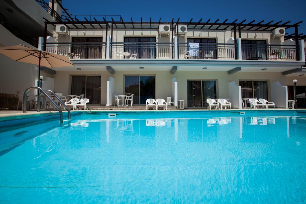 Crystallo Apartments Paphos Exterior foto