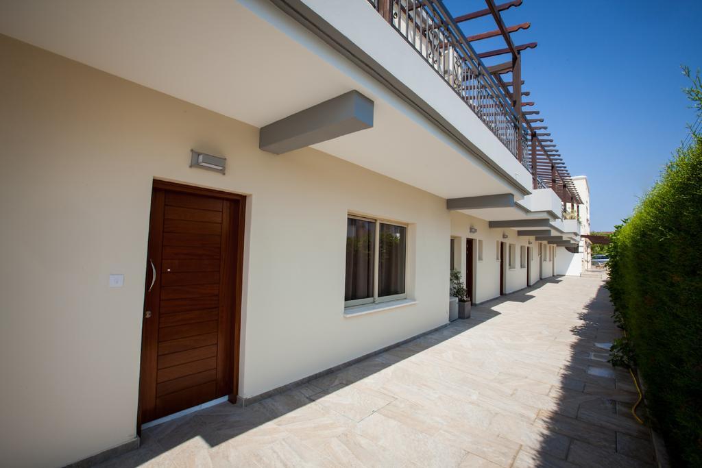 Crystallo Apartments Paphos Exterior foto