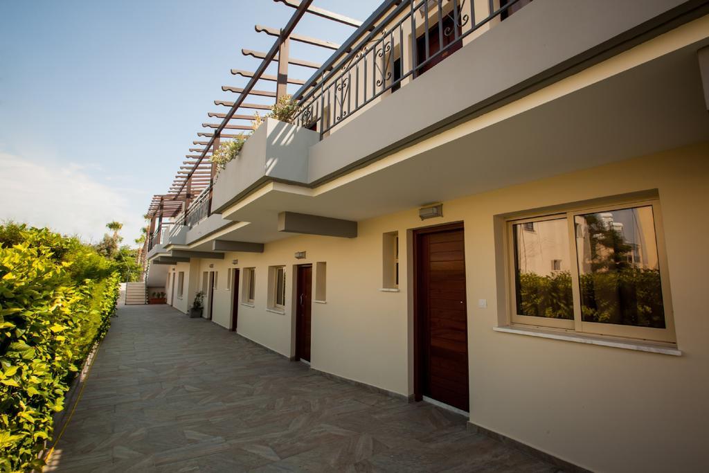 Crystallo Apartments Paphos Exterior foto