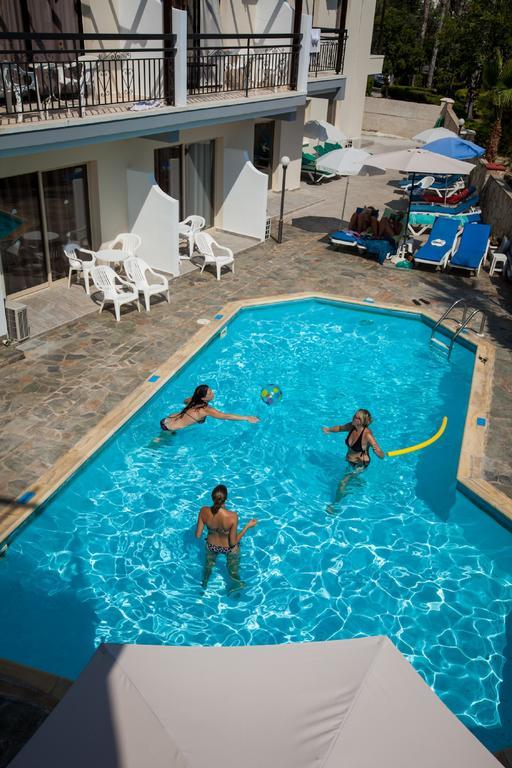 Crystallo Apartments Paphos Exterior foto